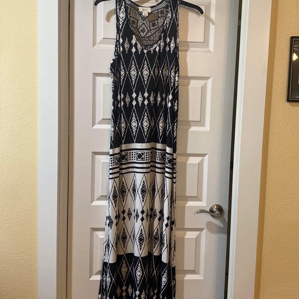 Summer dress, worn once, cute black and white pattern, casual or dressy